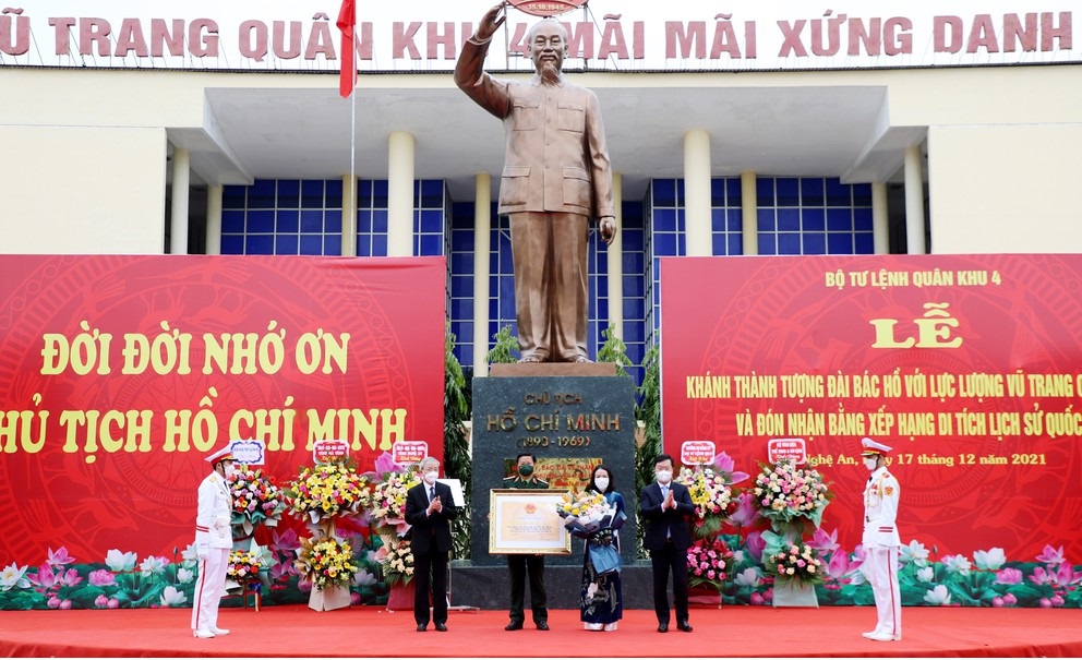 Khánh thành Công trình Tượng đài Bác Hồ với LLVT Quân khu 4 và đón Bằng công nhận Di tích lịch sử Quốc gia Địa điểm lưu niệm Chủ tịch Hồ Chí Minh về thăm Quân khu 4 tại Nghệ An ngày 15/6/1957